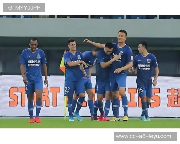 媒体人揭秘申花门将教练罗伯茨的辉煌履历曾任阿森纳米兰教练并在华夏执教