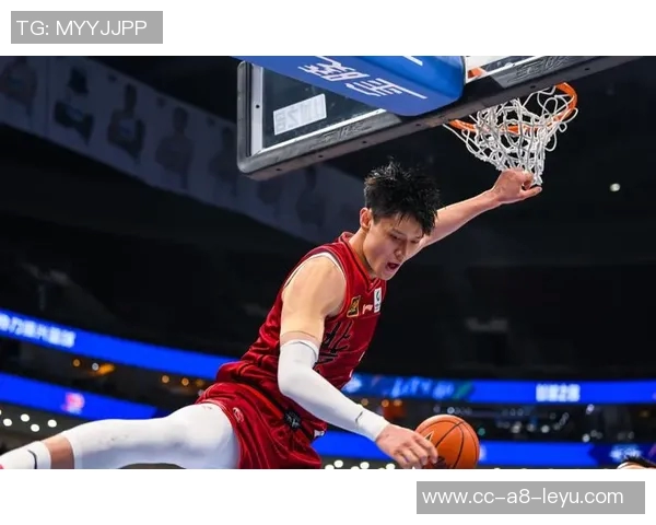 中国赛半场战报布克贡献11分曾凡博未登场托马斯状态火热助太阳暂时领先篮网